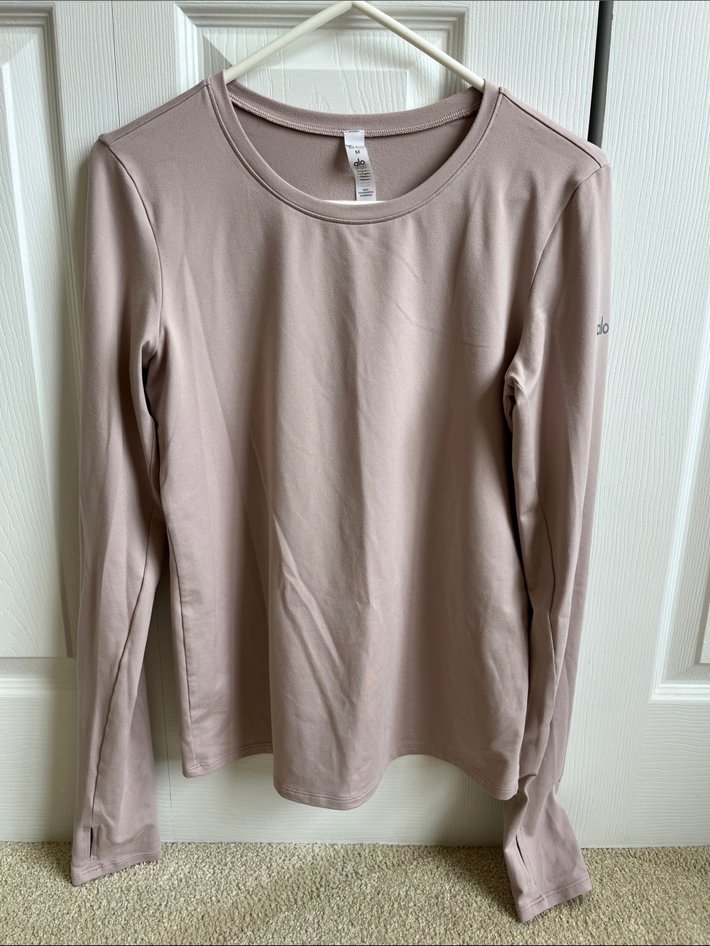 ALO Yoga long sleeve top with thumb cut out
